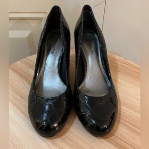 Liz Claiborne Johnnie Croc Pump Heels Size 6.5